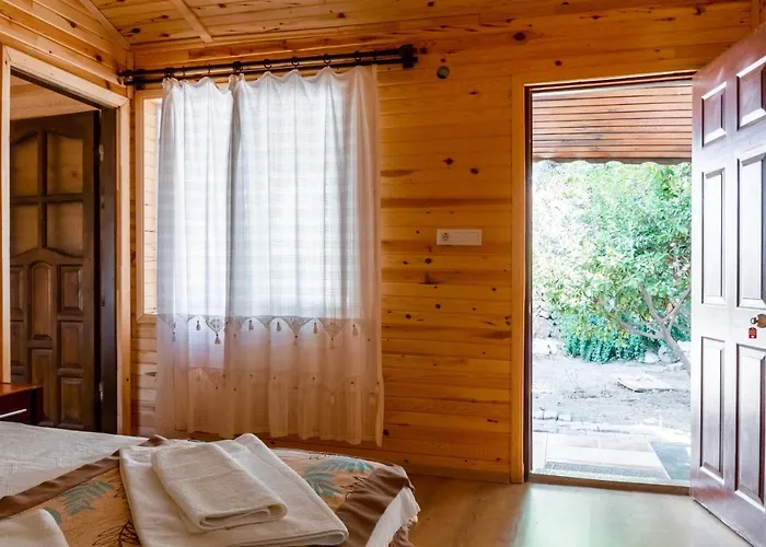 Village Garden Homestay *