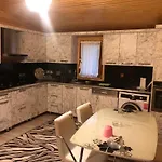 Δωμάτια σε οικογενειακή κατοικία Village Garden *
