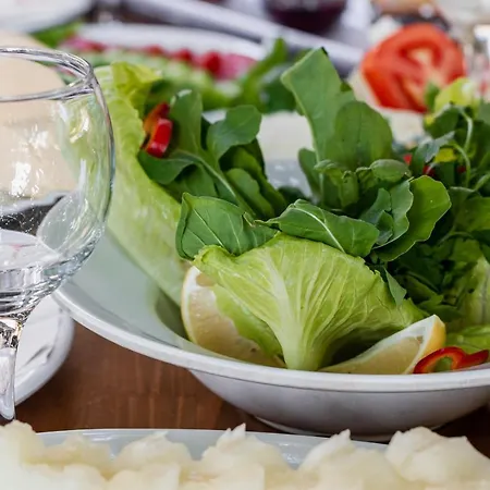 Проживание в семье Village Garden