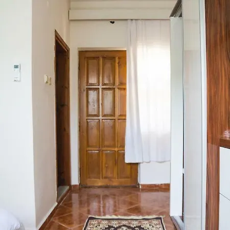 Village Garden Homestay *