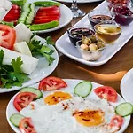 Δωμάτια σε οικογενειακή κατοικία Village Garden Αττάλεια